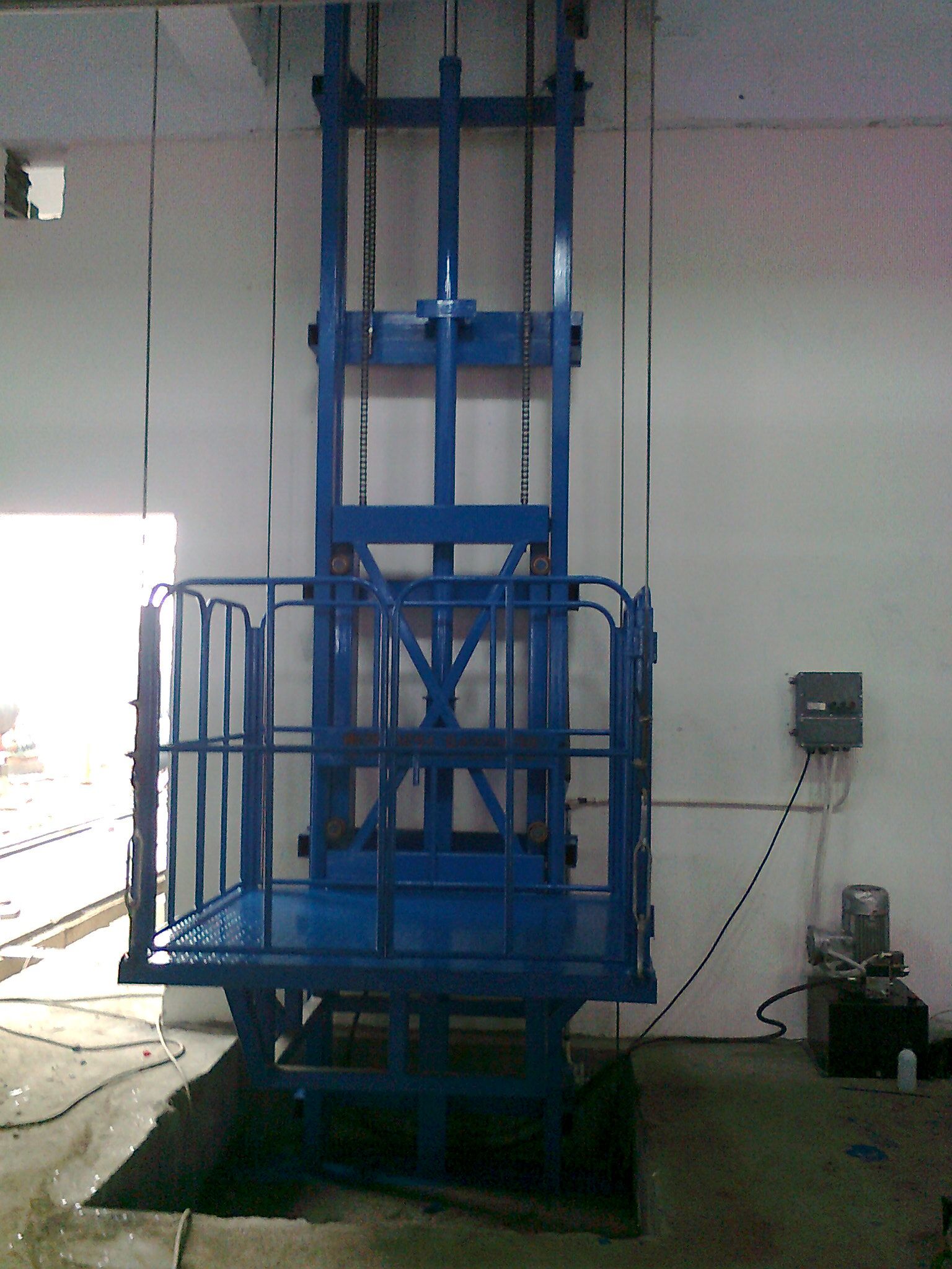 HY導軌式升降機